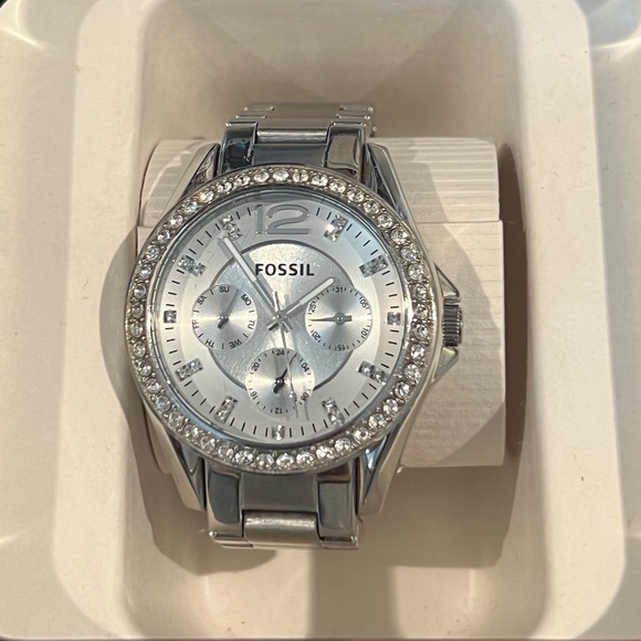 Fossil Watch - Picture 1 of 3